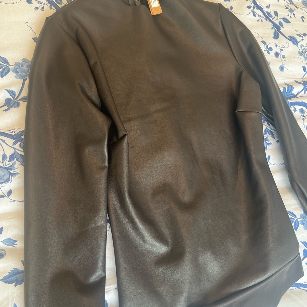*NWT* SKIMS Faux Leather long sleeve bodysuit - Picture 5 of 6
